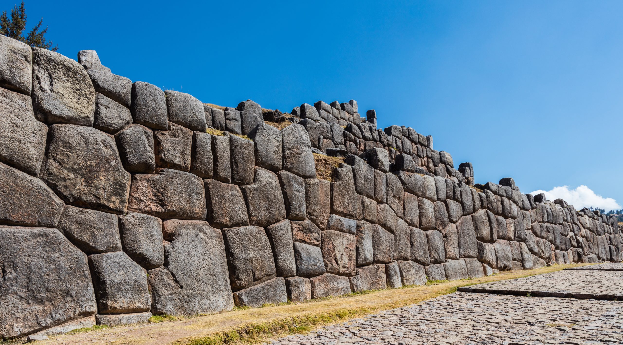 Sacsayhuamán,_Cusco,_Perú,_2015-07-31,_DD_01