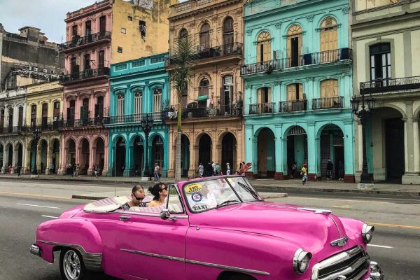 La-Habana-coche-rosa
