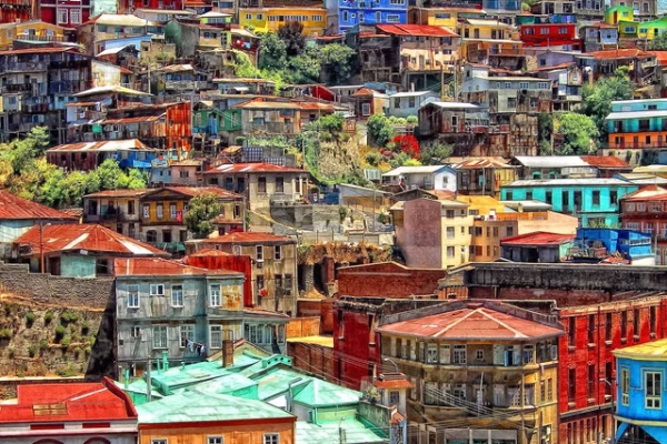 beach-town-color-valparaiso-chile