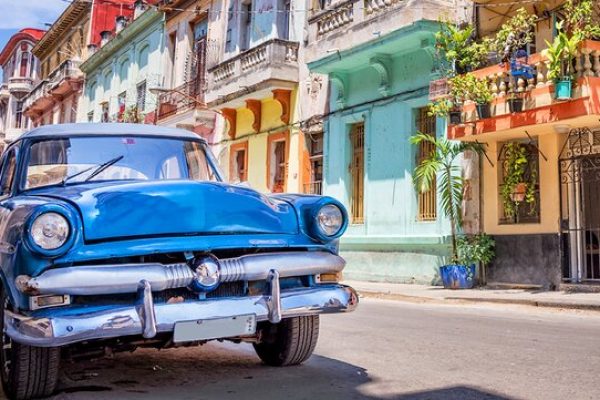 cuba-old-havana-habana-vieja-top-attractions-intro-paragraph-vintage-car