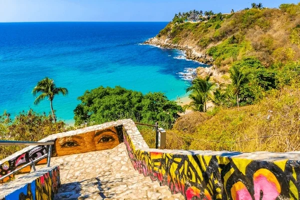 puerto-escondido-oaxaca-mexico-01-600nw-2408546197